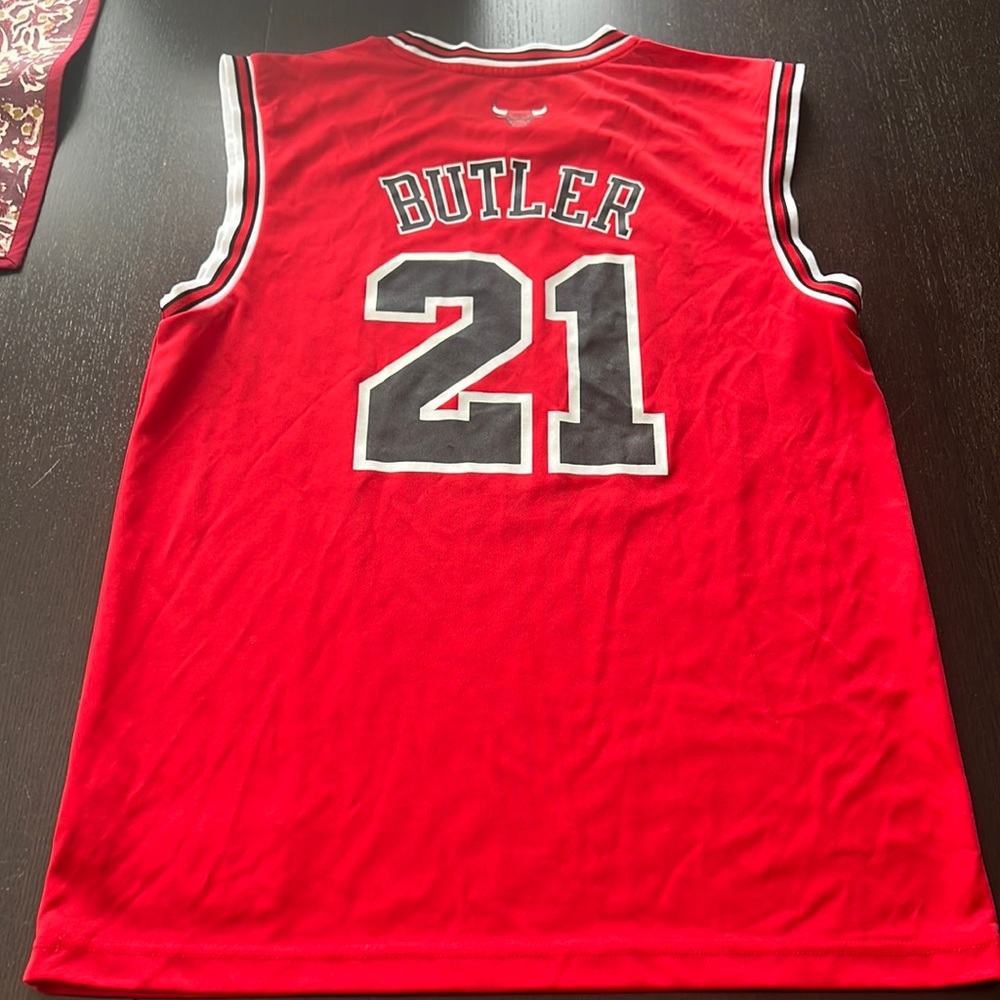 Bulls Butler 21 jersey